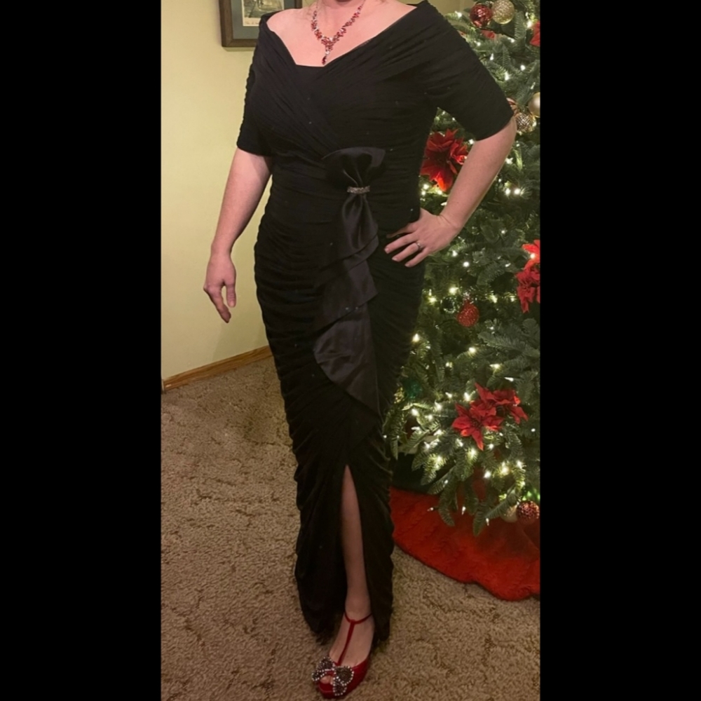Alexander by Daymour black off the shoulder dress